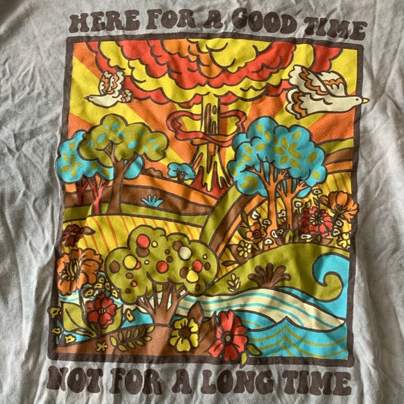 T-Shirt - Picture 2 of 5